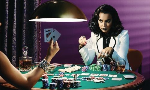 Live casino vs RNG hry: liší se blackjack a ruleta s živým krupiérem matematicky od automatické verze?